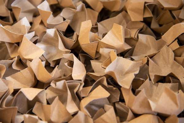 Verpackungsmaterial Füll-und Polsterchips aus Papier für Einstoff-Verpackungen